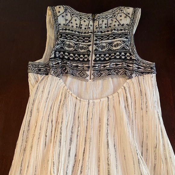 Dress - Picture 2 of 5